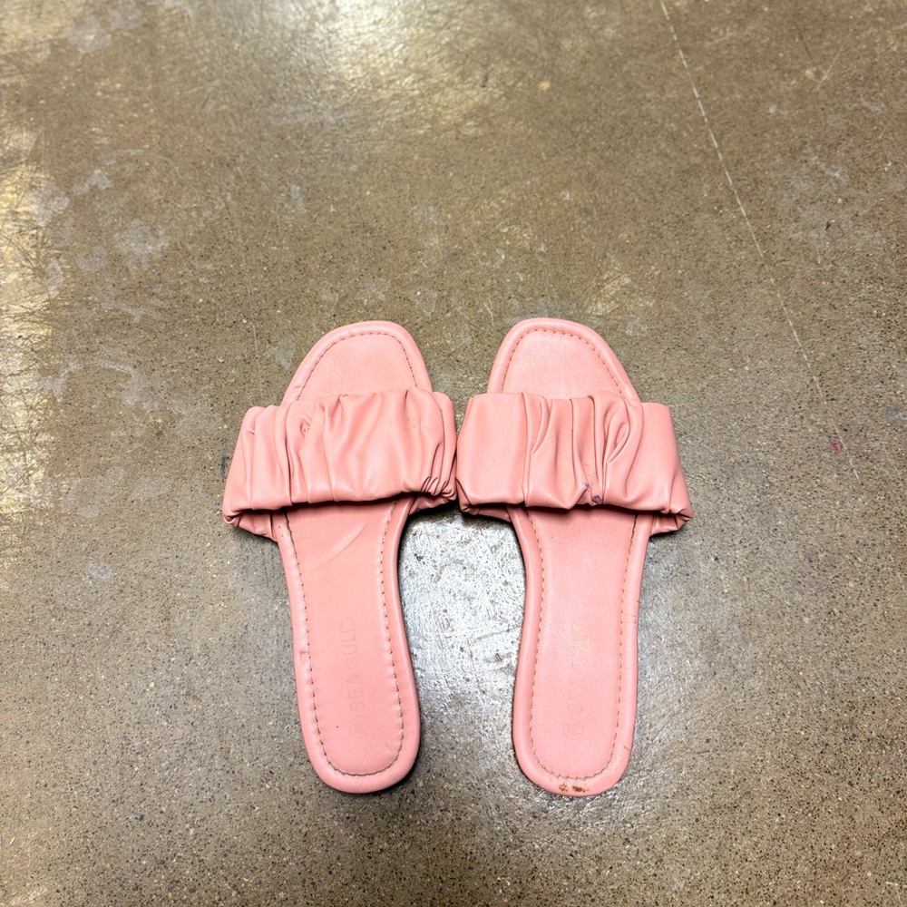 Very Affordable & Reliable Footwears – Style Meets Comfort!